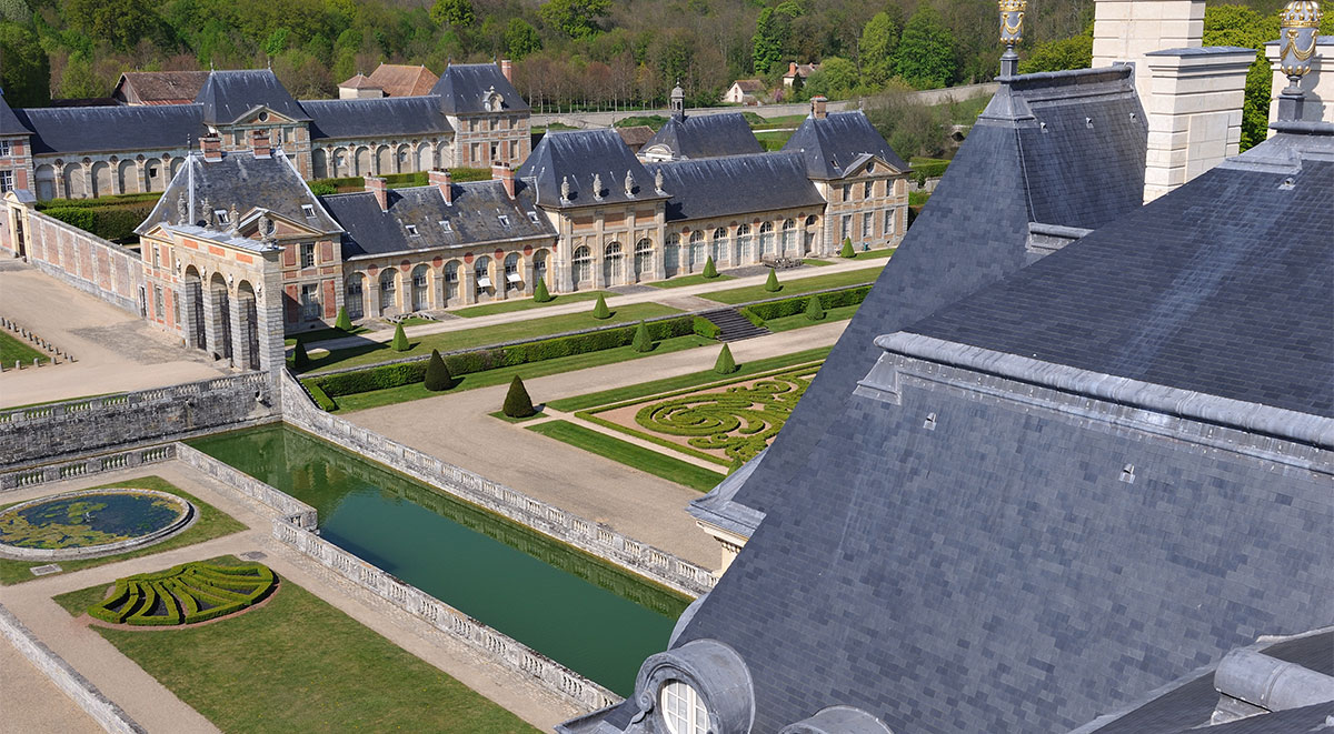 Outbuildings of the château