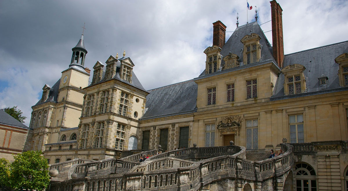 Androuet de Cerceau’s Horseshoe Staircase of the Château de Fontainebleau