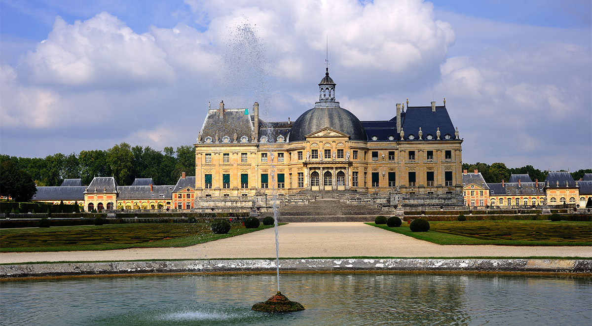 Front view of the château