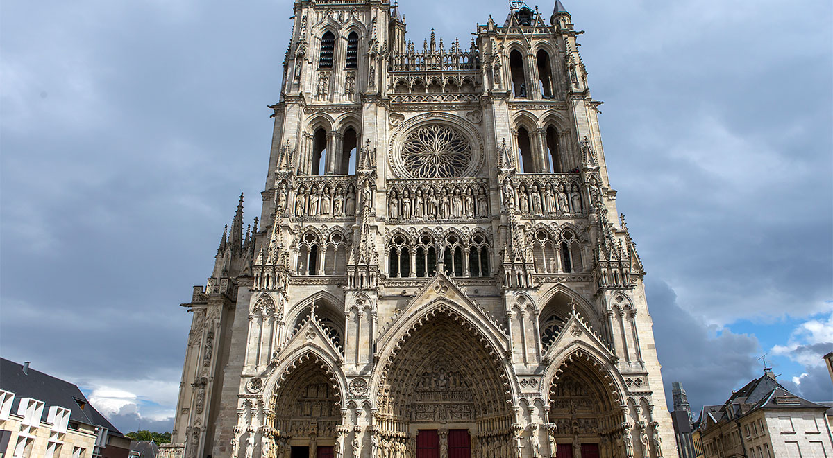 Amiens interior light sometimes appears divine