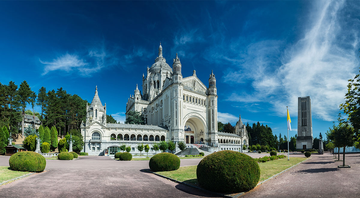 Sainte Thérèse Basilica in Lisieux, built between 1929 and 1954, its Roman-Byzantine style was inspired by the Sacre Coeur Basilica in Paris