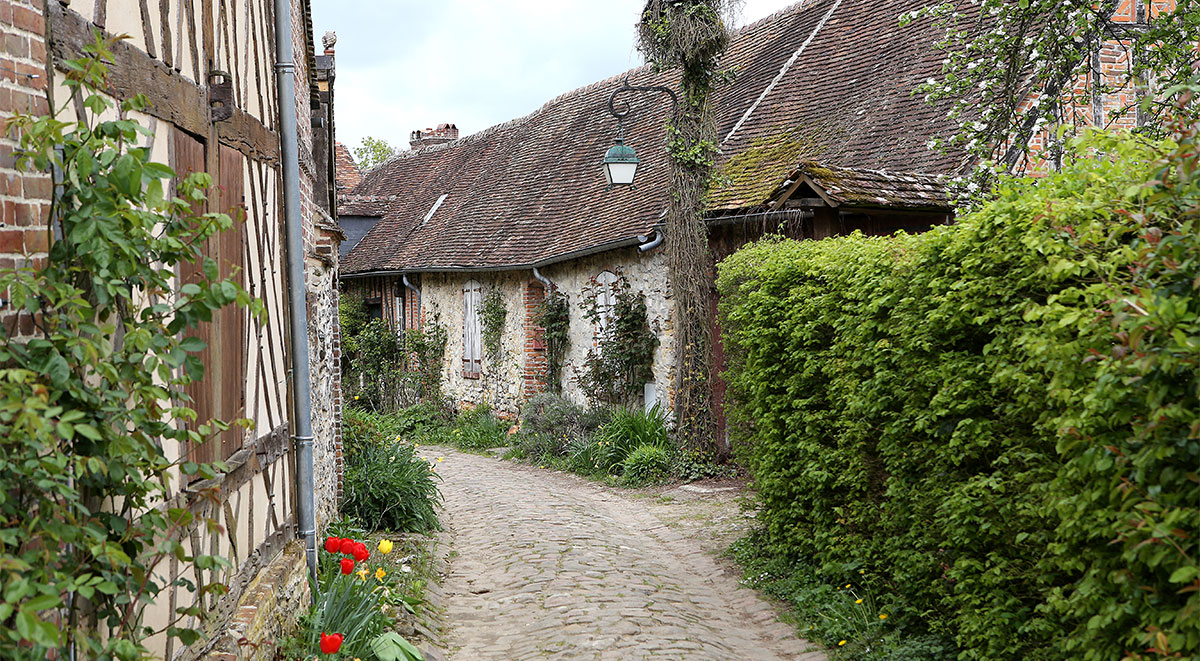 Street running through the portal of Gerberoy castle